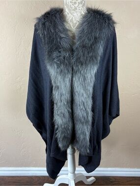 Chicos Navy Gray Faux Fur Trim Poncho Cape Sweater Women’s One Size